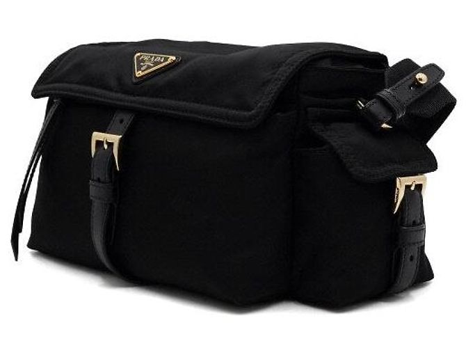 Prada Borsa a tracolla e crossbody Explore Medium in Re-nylon nero - vista 3