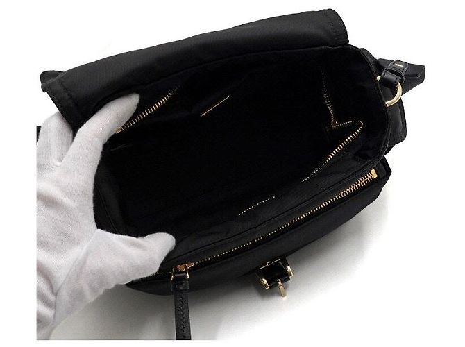 Prada Borsa a tracolla e crossbody Explore Medium in Re-nylon nero - vista 6
