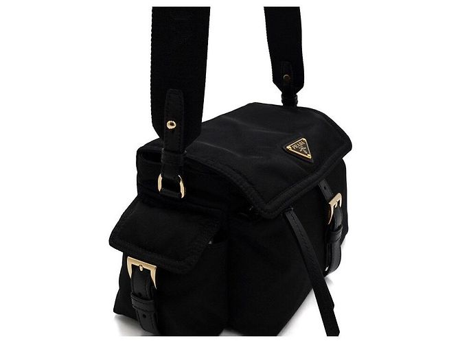 Prada Borsa a tracolla e crossbody Explore Medium in Re-nylon nero - vista 9