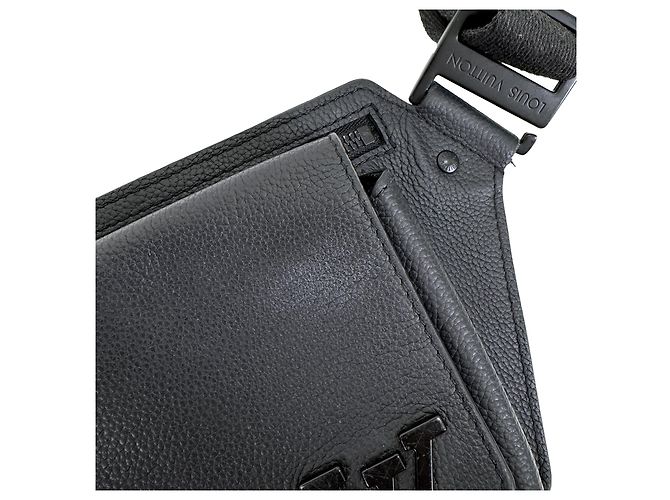 Louis Vuitton Borsa Sling Aeroagram Takeoff Black - vista 10