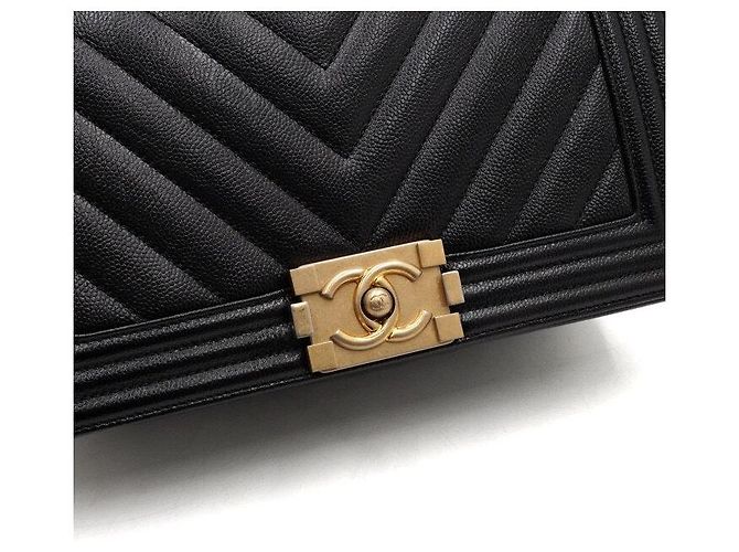 Chanel Borsa a tracolla Boy Medium Flap in caviale nero chevron con catena dorata - vista 10
