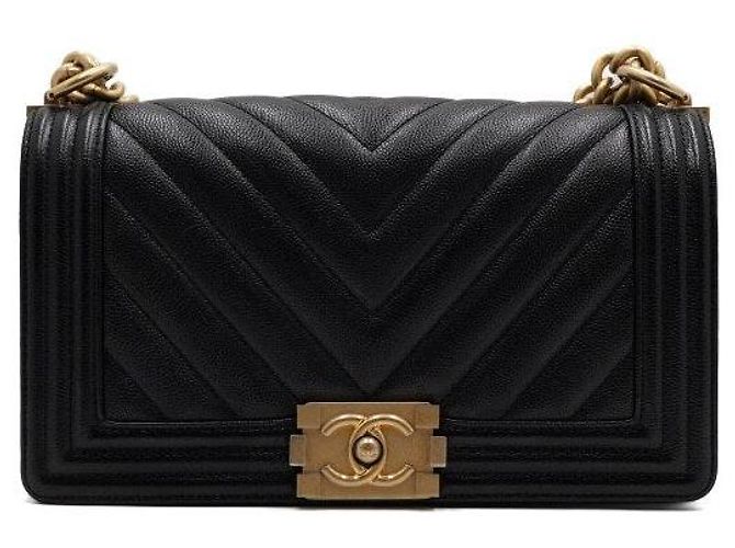 Chanel Borsa a tracolla Boy Medium Flap in caviale nero chevron con catena dorata - vista 2