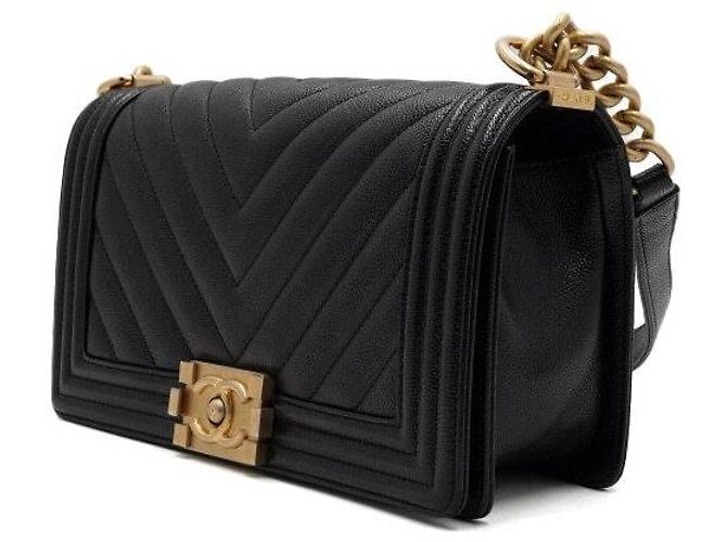Chanel Borsa a tracolla Boy Medium Flap in caviale nero chevron con catena dorata - vista 3