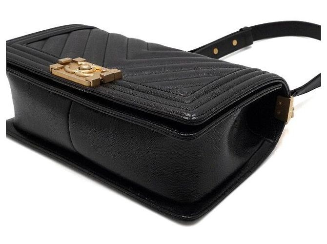 Chanel Borsa a tracolla Boy Medium Flap in caviale nero chevron con catena dorata - vista 9