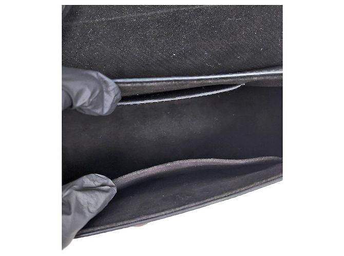 Louis Vuitton Twist PM Schultertasche aus schwarzem Épi-Leder - Ansicht 9
