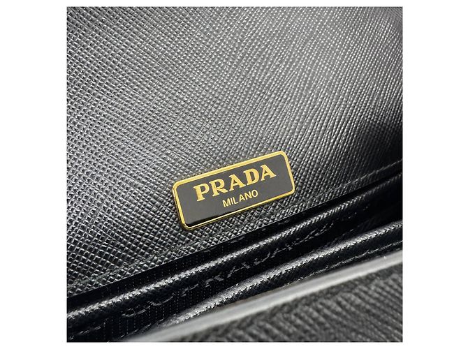 Prada Borsa Camera Crossbody Mini in Saffiano con Catena Nera Nero - vista 11