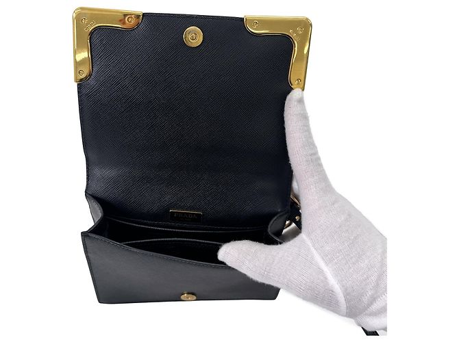 Prada Borsa Camera Crossbody Mini in Saffiano con Catena Nera Nero - vista 12