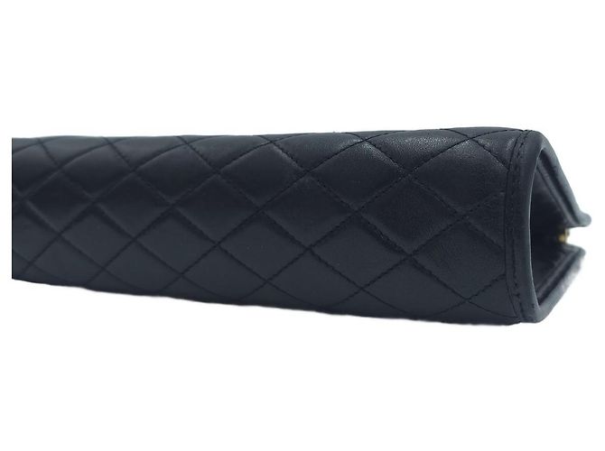 Saint Laurent Bolsa de Ombro Vitoir Baby em Pele de Cordeiro Acolchoada com Corrente Dourada Preta Preto - vista 16