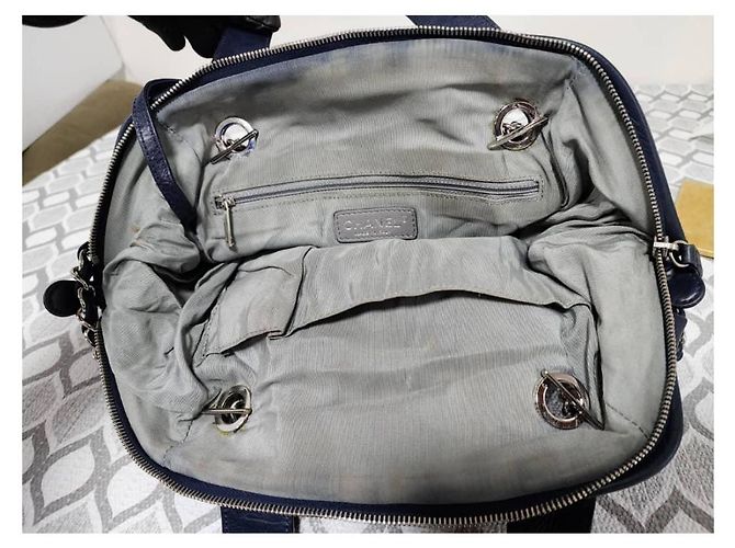 Borsa Bowling CHANEL Ultra Stitch in pelle blu navy - vista 16
