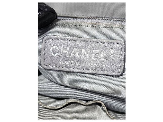 Borsa Bowling CHANEL Ultra Stitch in pelle blu navy - vista 5