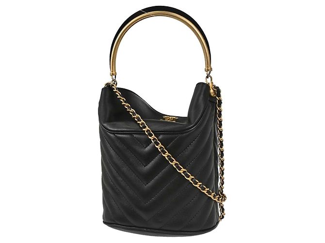 Chanel Handle with Chic Bucket Chevron Lambskin Nero - vista 2