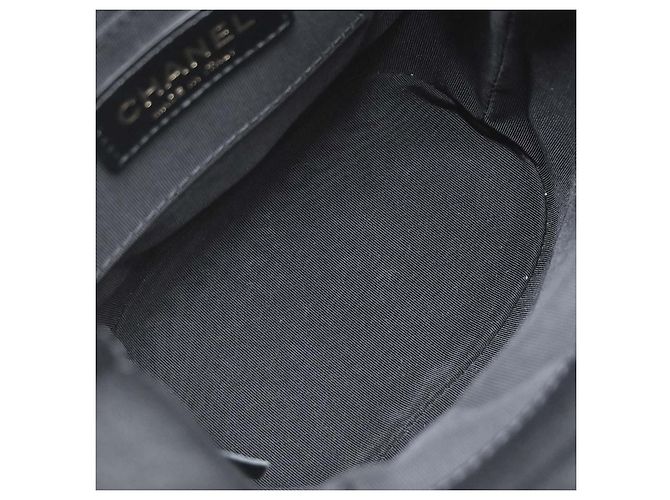Chanel Handle with Chic Bucket Chevron Lambskin Nero - vista 3