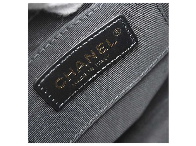 Chanel Handle with Chic Bucket Chevron Lambskin Nero - vista 4