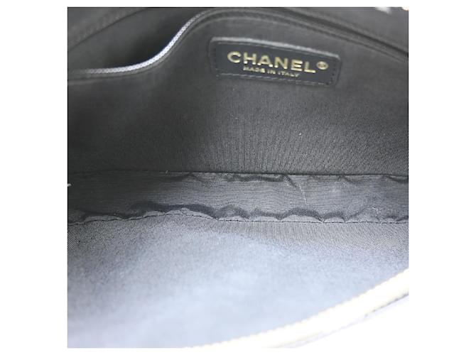 Chanel Timeless CC Chain Quilted Caviar Medium Nero - vista 3
