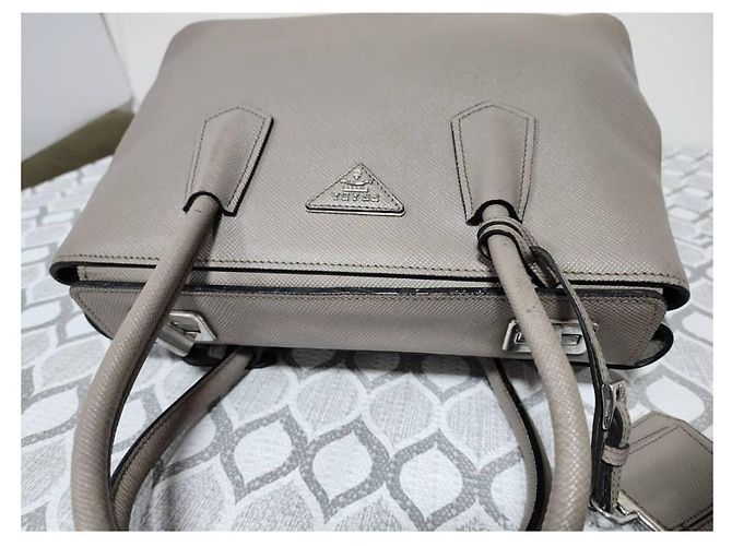 Prada Borsa Twin Tote in pelle Saffiano grigia Grigio - vista 9