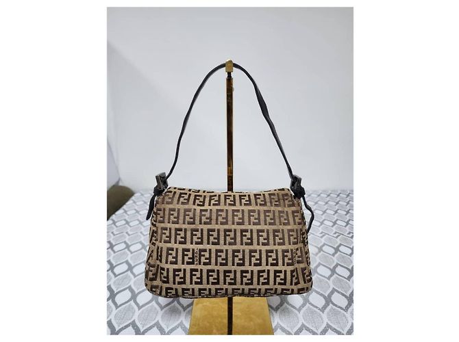 FENDI Zucchino Vitello Mini Mama Baguette Beige/Brown Marrone - vista 3