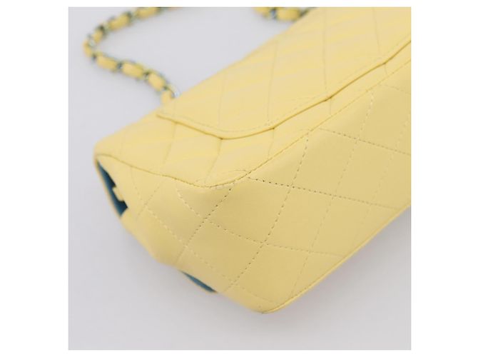 CHANEL Mini Matelassé 20 Bolso de Cadena de Hombro de Piel de Cordero Amarillo CC Auth 197490SV - vista 13