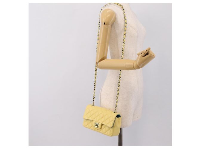 CHANEL Mini Matelassé 20 Bolso de Cadena de Hombro de Piel de Cordero Amarillo CC Auth 197490SV - vista 25