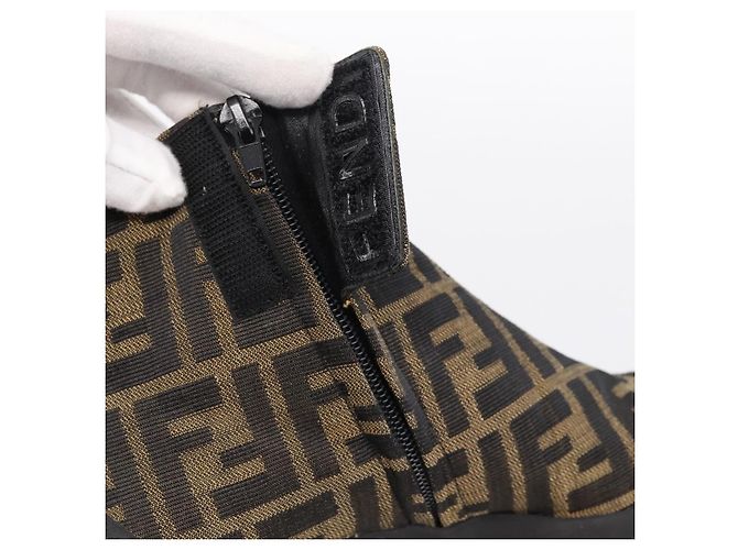 Botines FENDI Zucca Canvas Marrón Negro Auth BA15000A Castaño - vista 11