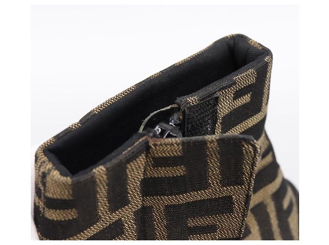 Botines FENDI Zucca Canvas Marrón Negro Auth BA15000A Castaño - vista 22