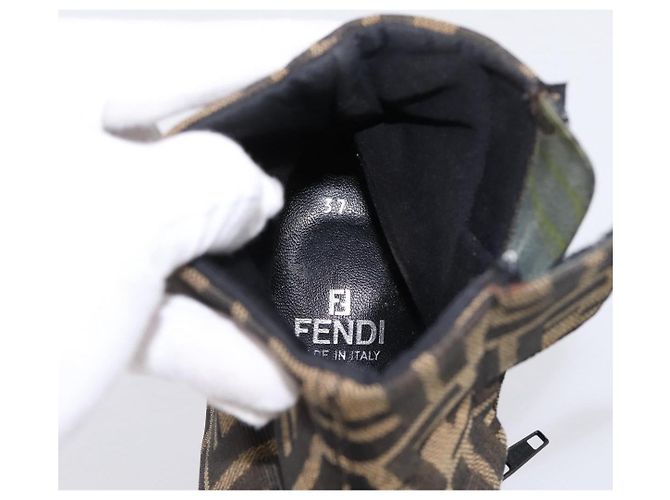 Botines FENDI Zucca Canvas Marrón Negro Auth BA15000A Castaño - vista 23