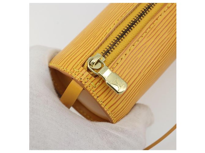 LOUIS VUITTON Epi Soufflot Pouch Yellow LV Auth 197149A Giallo - vista 10