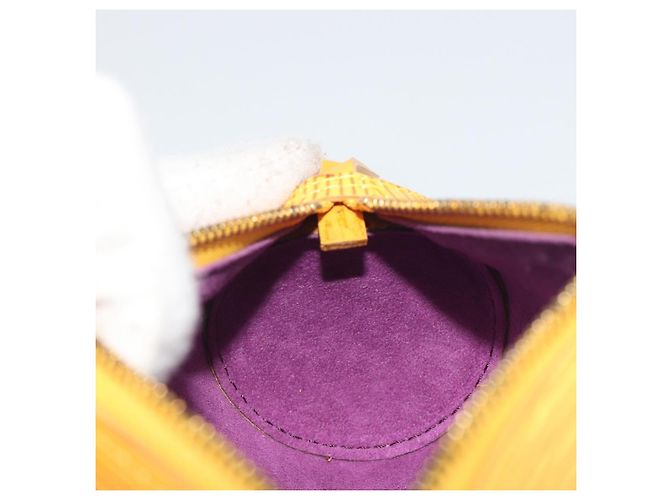LOUIS VUITTON Epi Soufflot Pouch Yellow LV Auth 197149A Giallo - vista 19