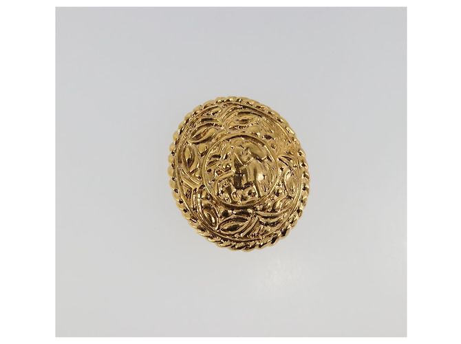 Orecchini CHANEL Knight Metal Gold Tone CC Auth 198847 - vista 2