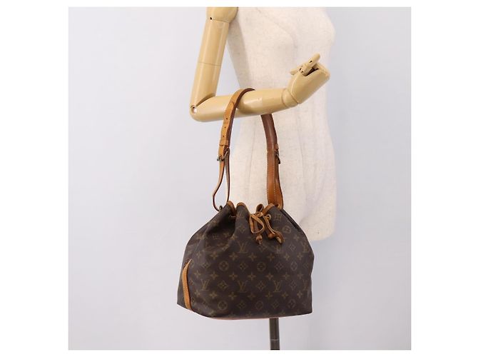 LOUIS VUITTON Monogram Petit Noe Shoulder Bag M42226 LV Auth 197462A Monogramma - vista 19