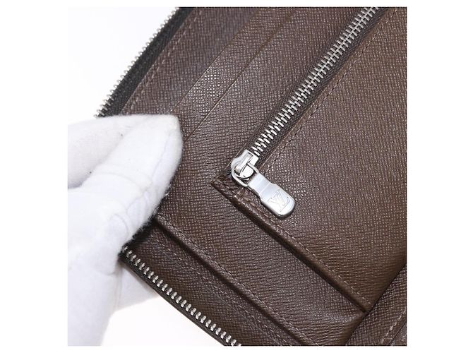 LOUIS VUITTON Taiga Organizer Atoll Travel Case Grizzly M30658 LV Auth 196305 - vista 22