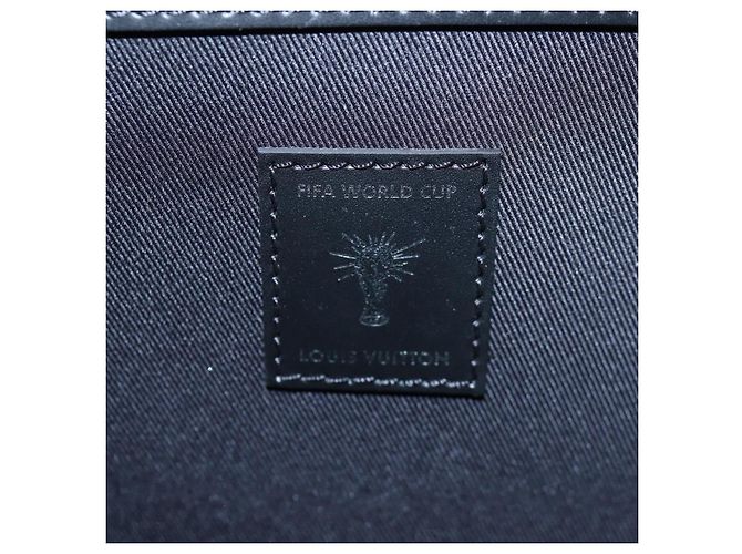 LOUIS VUITTON Epi FIFA Collaboration Keepall Bandouliere 50 Blue Auth 195540SM - vista 26