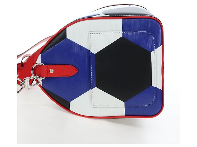 LOUIS VUITTON Epi FIFA Collaboration Keepall Bandouliere 50 Blue Auth 195540SM - vista 3