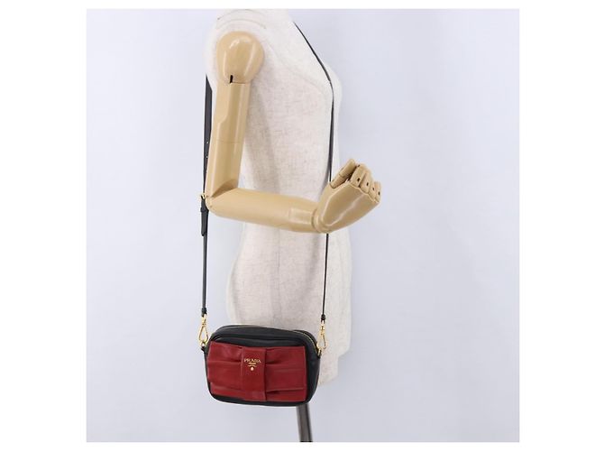Borsa a tracolla PRADA Ribbon in pelle nera e oro Auth 196349A Nero D'oro - vista 22