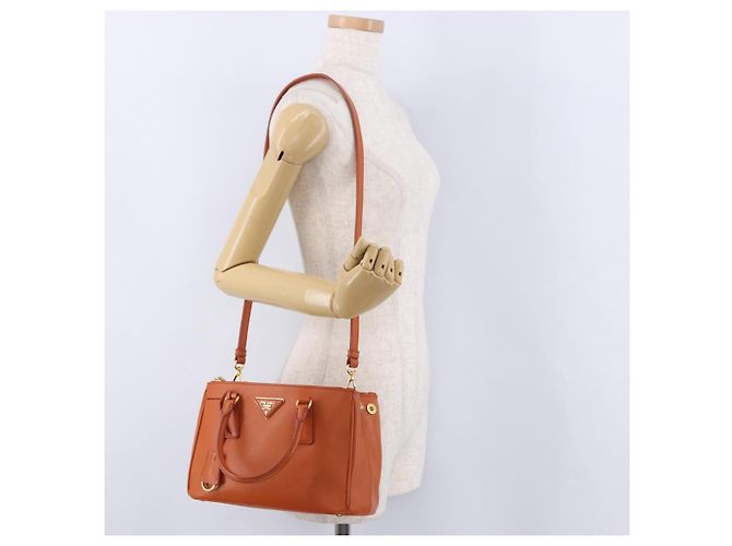 Saffiano Borsa a Mano PRADA Pelle Safiano 2way Orange Gold Auth BA15151 D'oro Arancione - vista 28