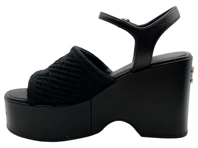 Sandali platform Chanel 2025 in mesh nero con logo CC - vista 3