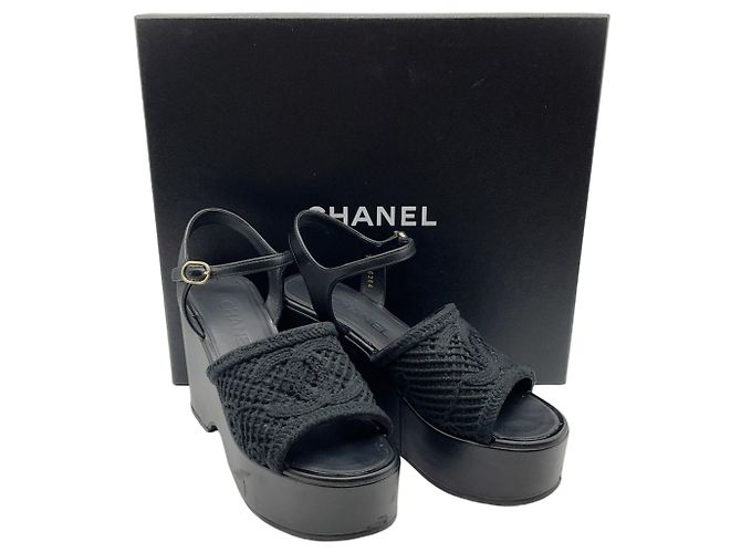 Sandali platform Chanel 2025 in mesh nero con logo CC - vista 6