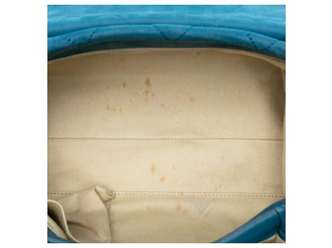Bolso de hombro Chanel Chic Quilt Large de piel de becerro iridiscente acolchada azul - vista 4