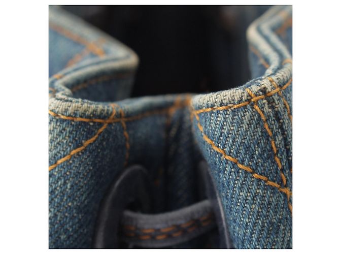 Bolsa Bucket Chanel CC em denim acolchoado azul com alça de resina - vista 10