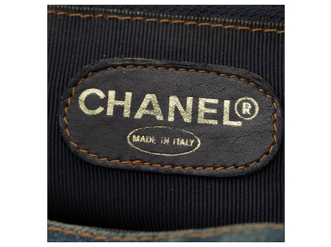 Bolsa Bucket Chanel CC em denim acolchoado azul com alça de resina - vista 6