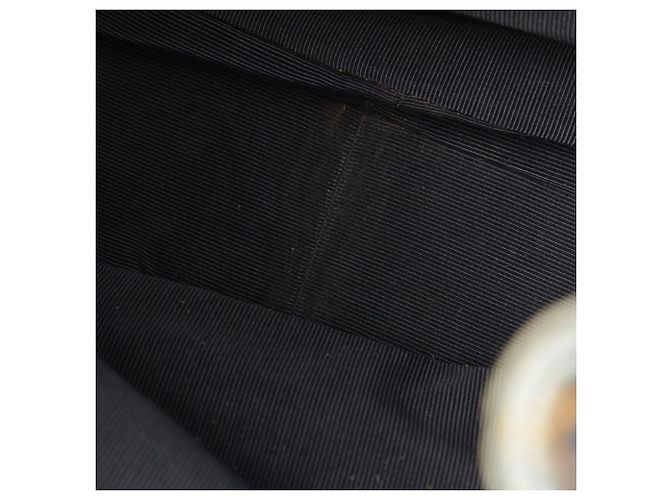 Bolsa Bucket Chanel CC em denim acolchoado azul com alça de resina - vista 8