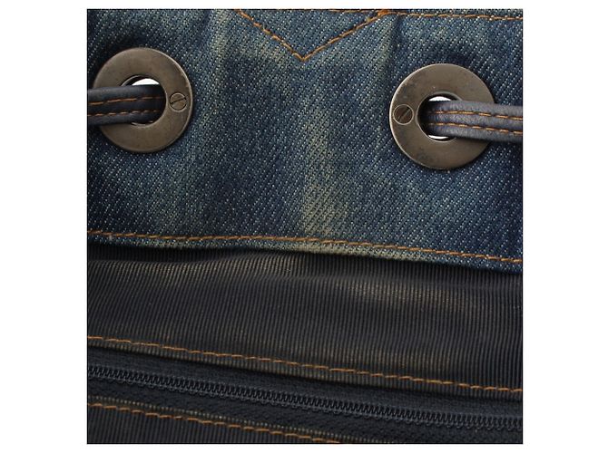 Bolsa Bucket Chanel CC em denim acolchoado azul com alça de resina - vista 9