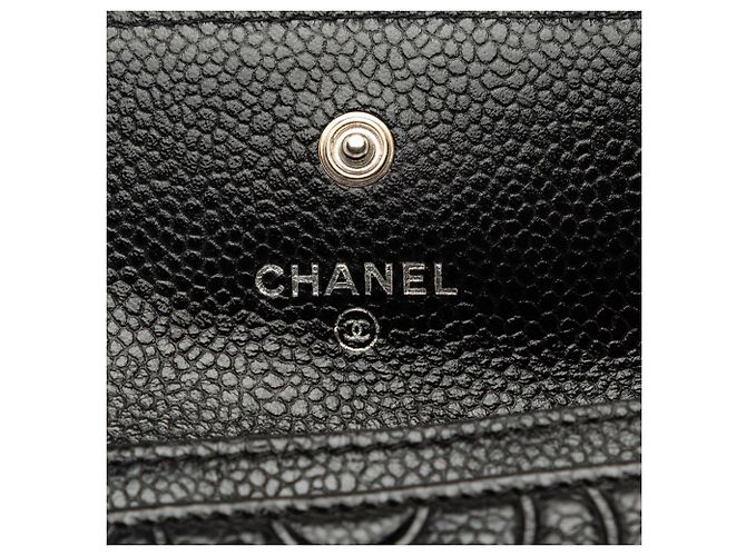 Tarjetero Chanel CC Embossed Caviar Camellia Negro - vista 5