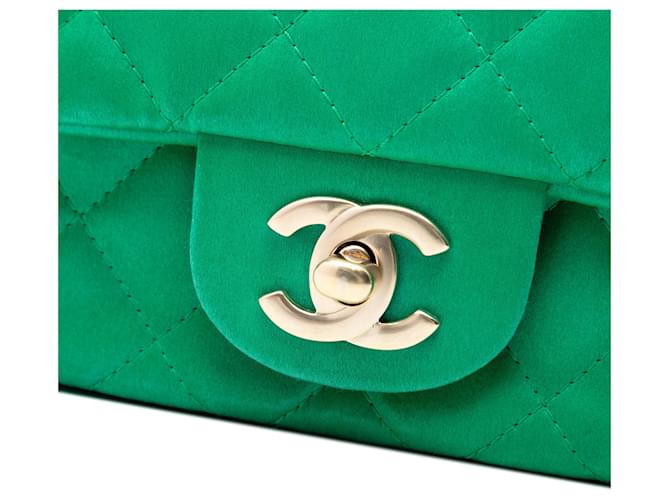 Borsa a tracolla Chanel Extra Mini Rectangular Classic Single Flap in raso verde - vista 5