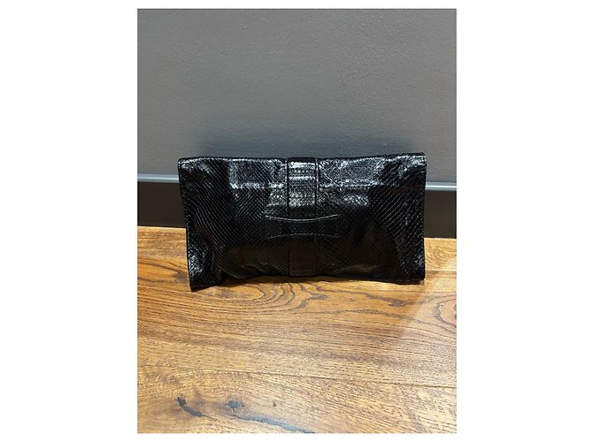 Gucci Fold-Over Clutch aus schwarzem Pythonleder - Ansicht 2
