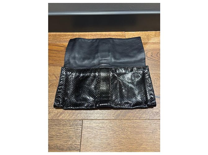 Gucci Fold-Over Clutch aus schwarzem Pythonleder - Ansicht 8
