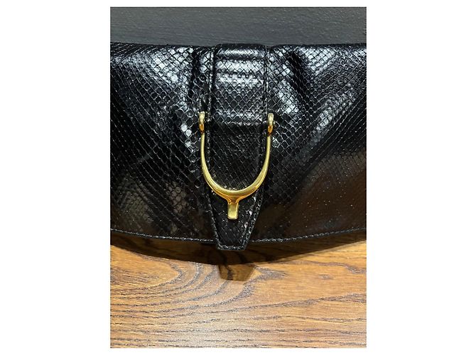Gucci Fold-Over Clutch aus schwarzem Pythonleder - Ansicht 9