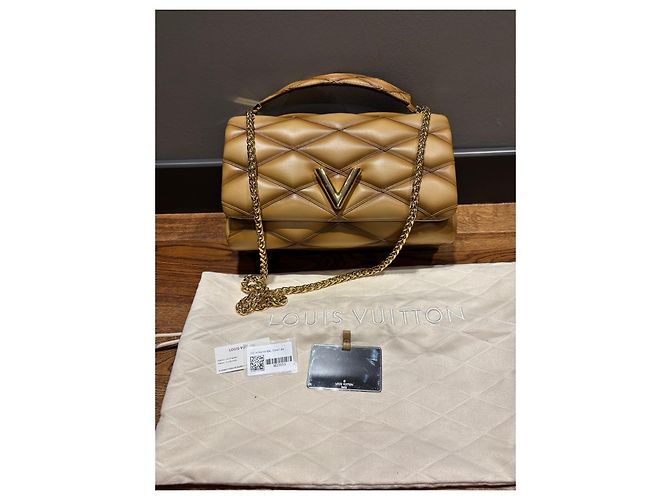 Borsa Louis Vuitton Go 14 GM Top Handle Cammello - vista 15
