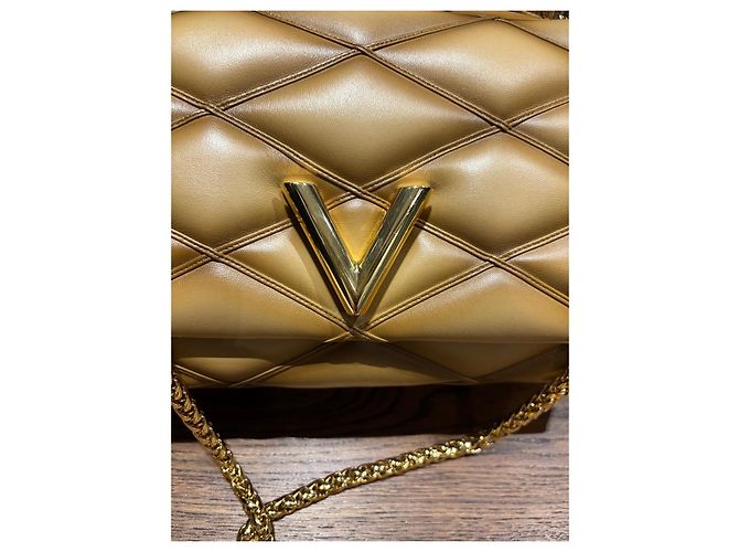 Borsa Louis Vuitton Go 14 GM Top Handle Cammello - vista 9