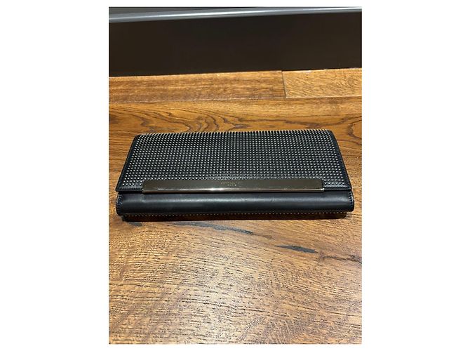 Clutch in pelle borchiata nera Saint Laurent Nero - vista 10