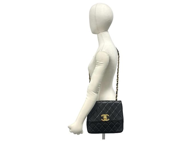 Chanel Vintage Matelassé Coco Mark Schultertasche aus Lammleder Schwarz - Ansicht 2